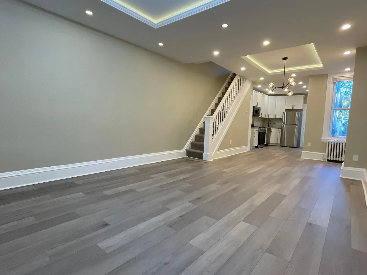 3 bed, 1.5 bath, 1150 sqft, $2,410 — Photo 3