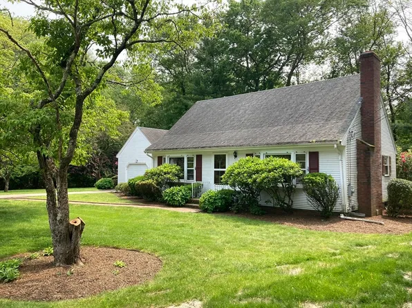 68 Briarbrook Dr, Seekonk, MA 02771