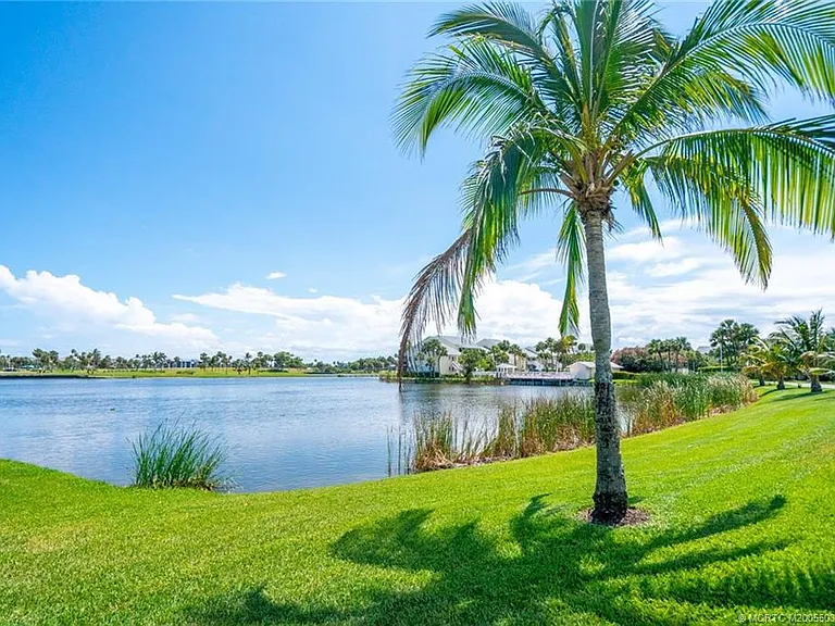 5553 NE Gulfstream Way — Photo 41