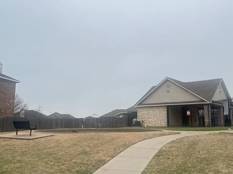 2913 Vicksburg Ln — Photo 38