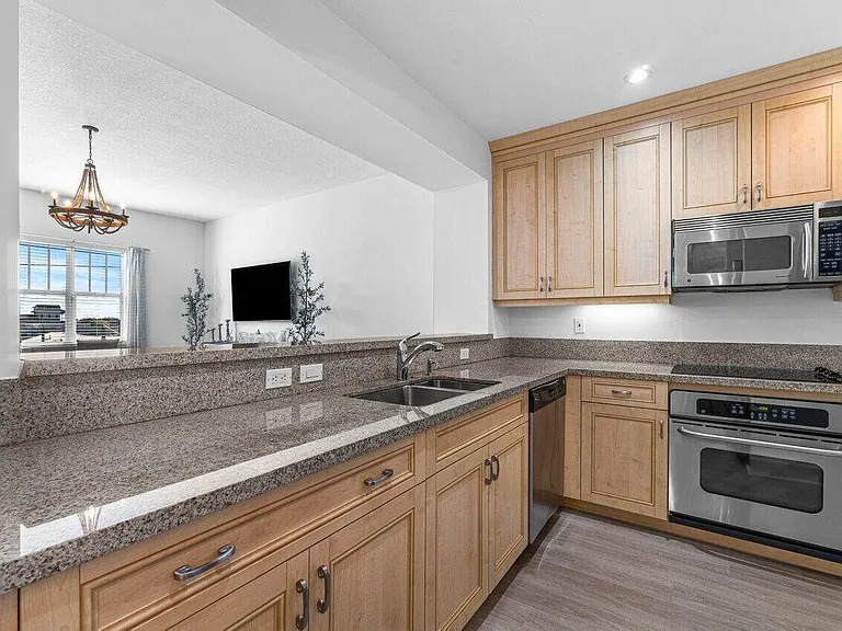 200 NE 2nd Ave #401 — Photo 9