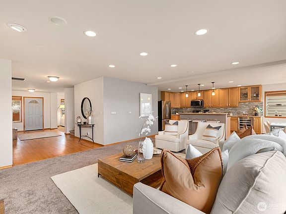 5th image of 2100 SE 2nd Place