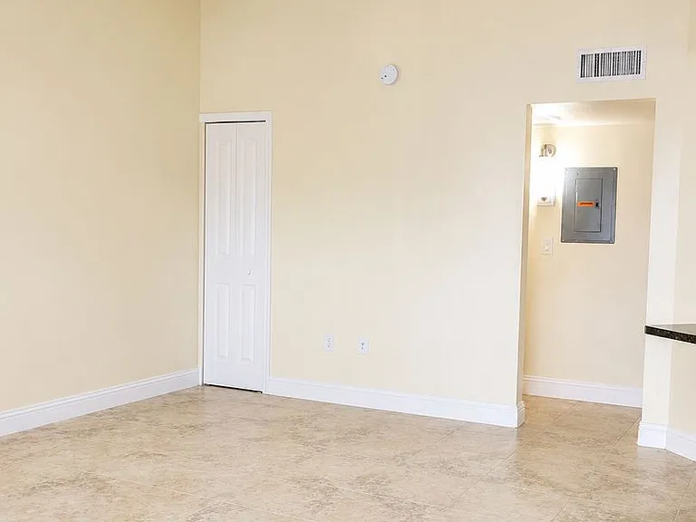 3175 Royalston Ave #203 — Photo 12