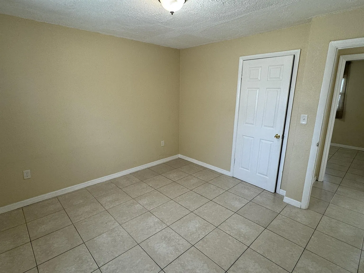 2238 Washington St. - B — Photo 4
