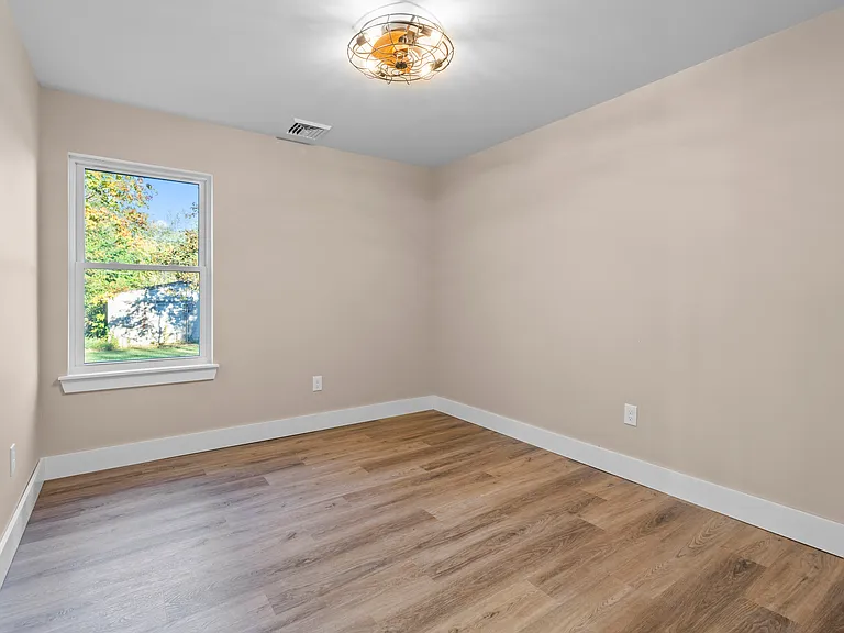 325 W Reliance Rd — Photo 23