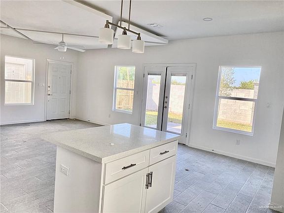 4th image of 1325 E 48th St #3