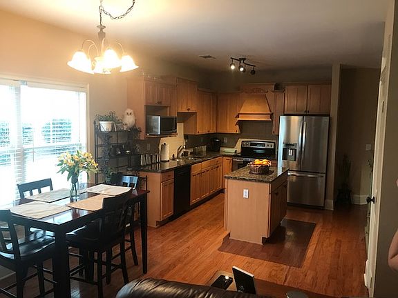5th image of 260 Rainbow Ln