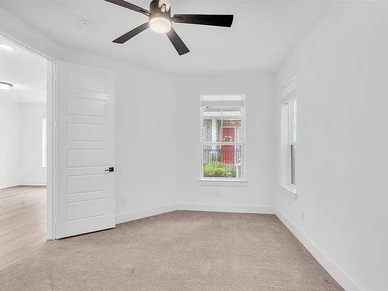 4924 Deavers Ln — Photo 3