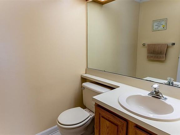 4th image of 225 Clearbrook Ct