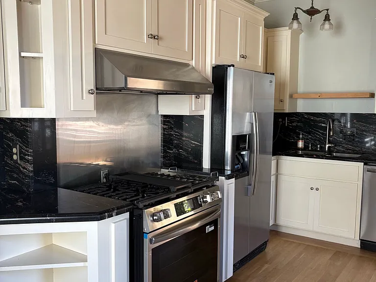 145 Myrtle St — Photo 2