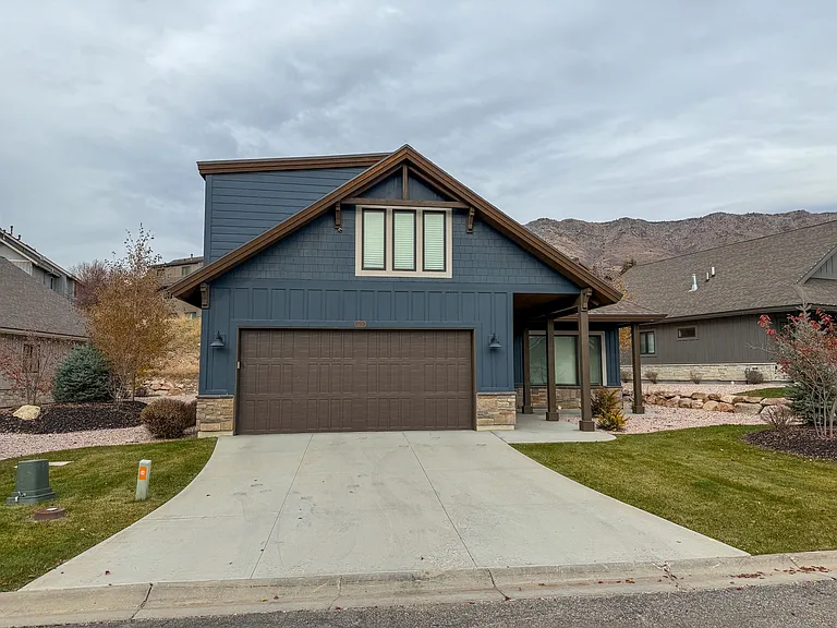 5979 E Big Horn Pkwy — Photo 2