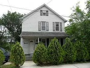 218 W Main St photo 1