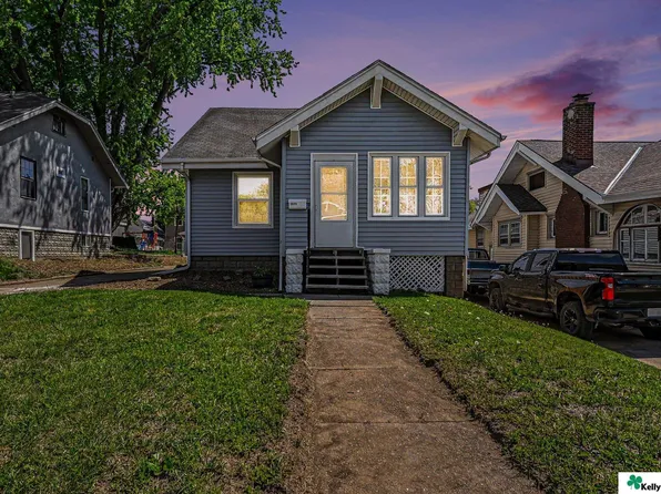 2573 Whitmore St, Omaha, NE 68112