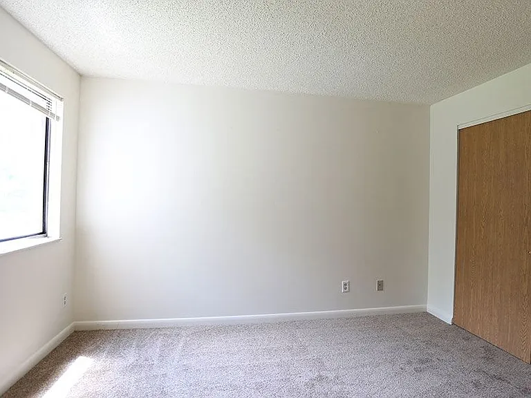 SYCAMORE CREEK APARTMENTS — Photo 12