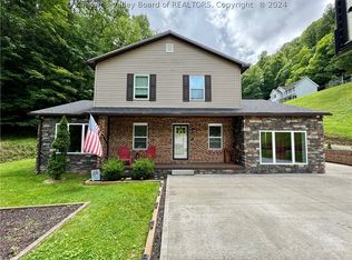 97 Clinton Ferrell Rd, Chapmanville, WV 25508