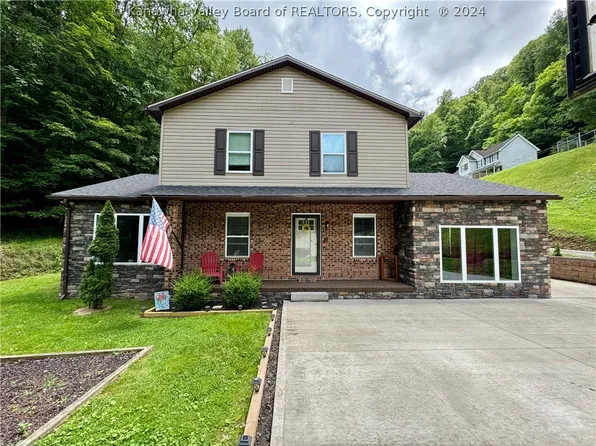 97 Clinton Ferrell Rd, Chapmanville, WV 25508