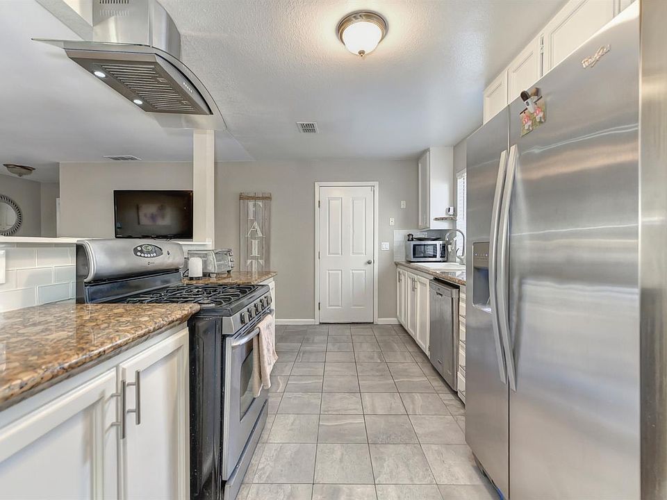 2nd image of 4037 Glen Innes Way
