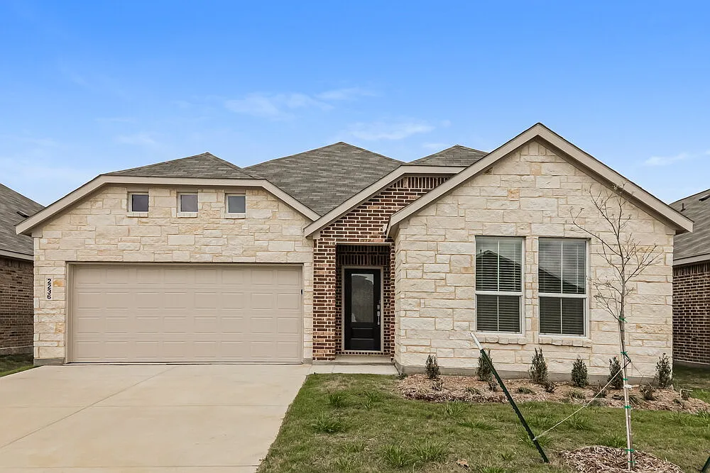 4 bed, 2.0 bath, 2083 sqft, $2,395 — Photo 1