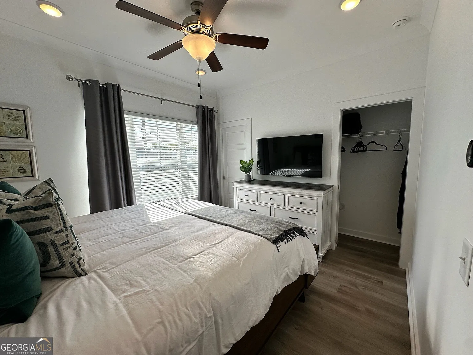 3 bed, 3.5 bath, 1260 sqft, $2,950 — Photo 3