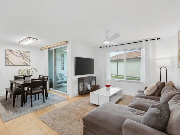 1202 Villa Circle, Boynton Beach, FL 33435