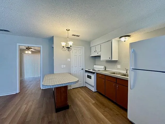 203 Bernice St — Photo 4