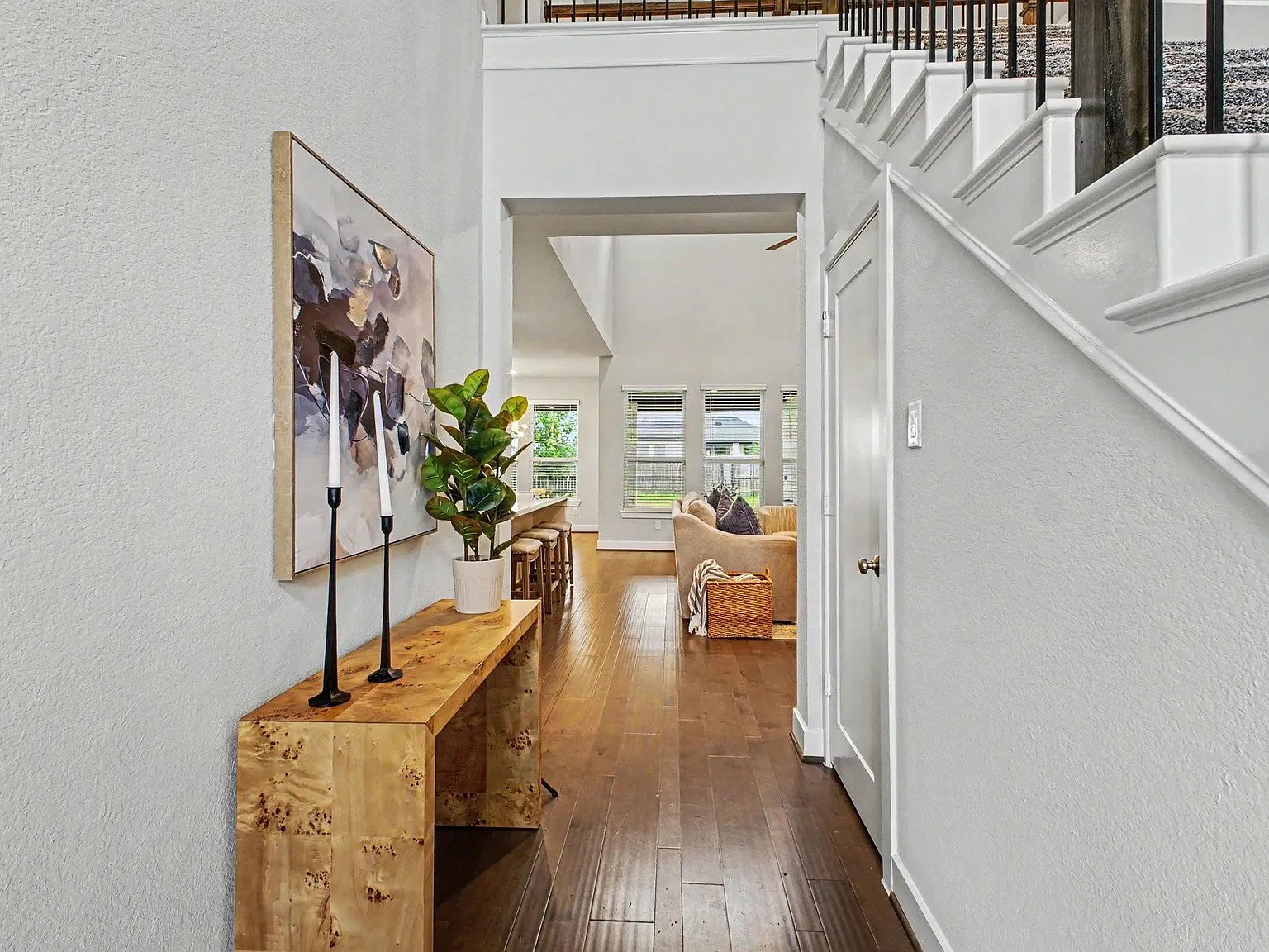 5 bed, 3.5 bath, 2709 sqft, $3,200 — Photo 3