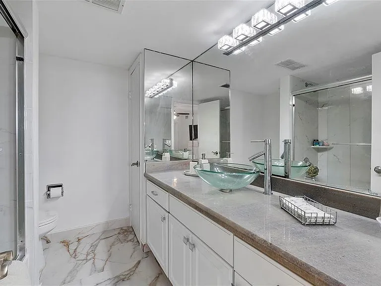 3100 NE 49th St #807 — Photo 11