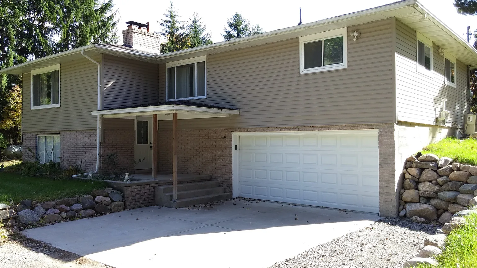 5446 Greenleaf Dr photo 1