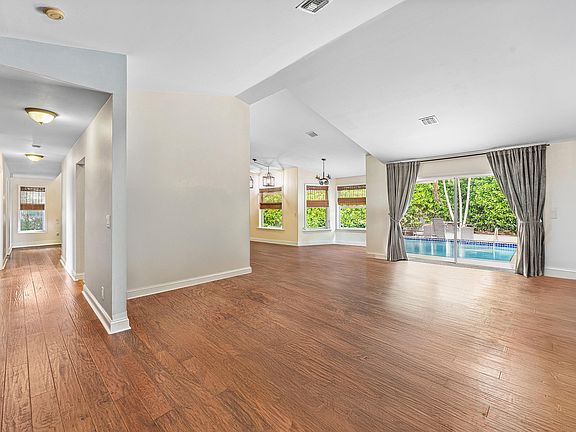 3rd image of 1212 Columbine Place