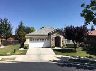 424 Hollyhill Dr, Bakersfield, CA 93312