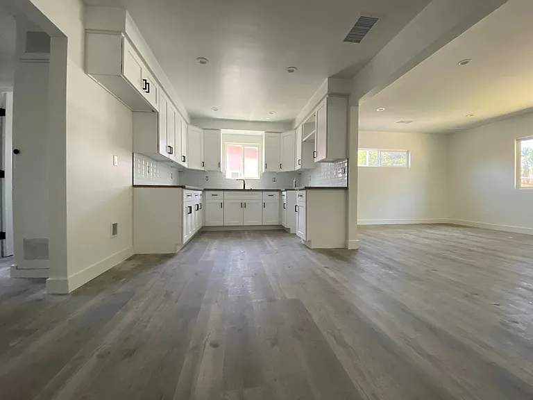 150 N Roberto Ave #146 — Photo 10