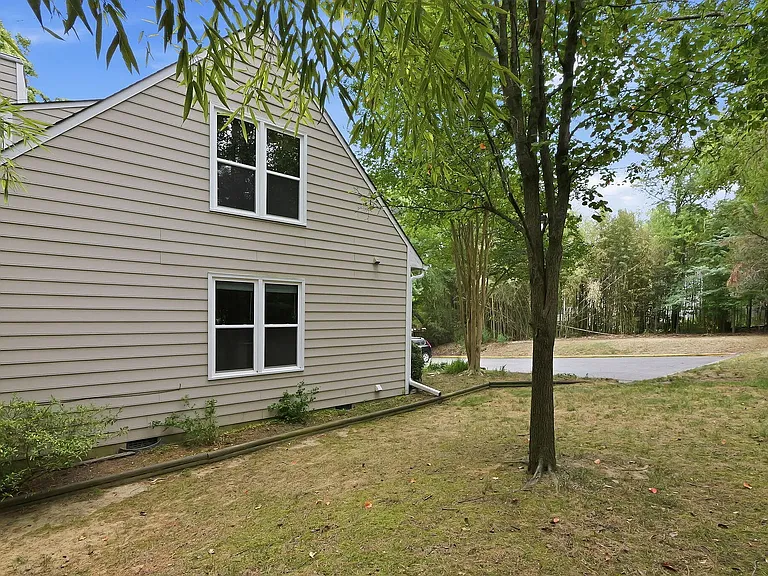 101 Thomas Ln #B1 — Photo 35