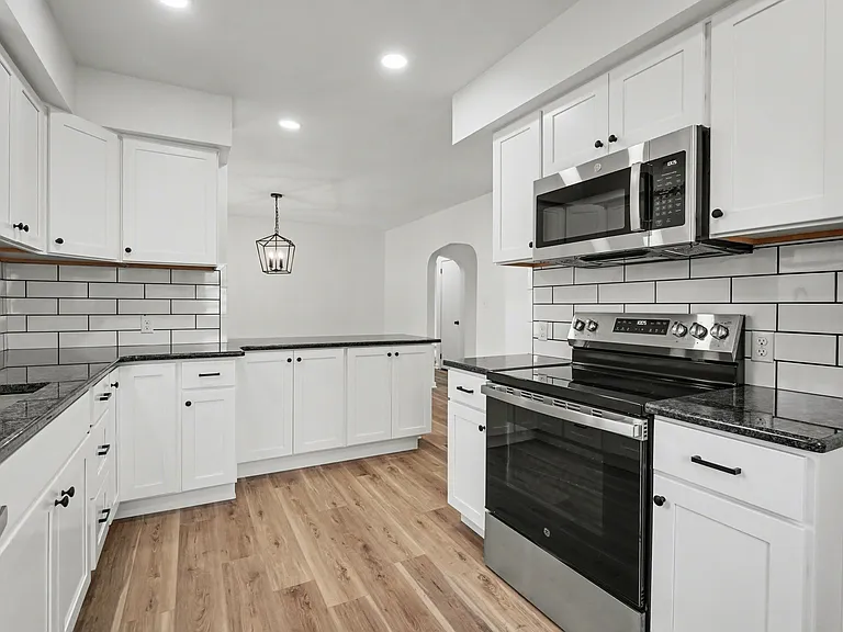 1555 Locust St — Photo 10