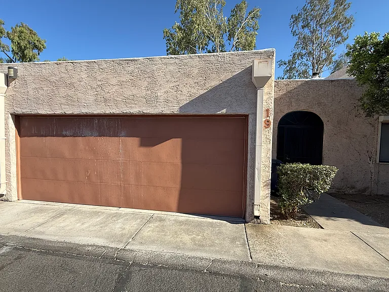 1949 N Swan Rd #19 — Photo 37