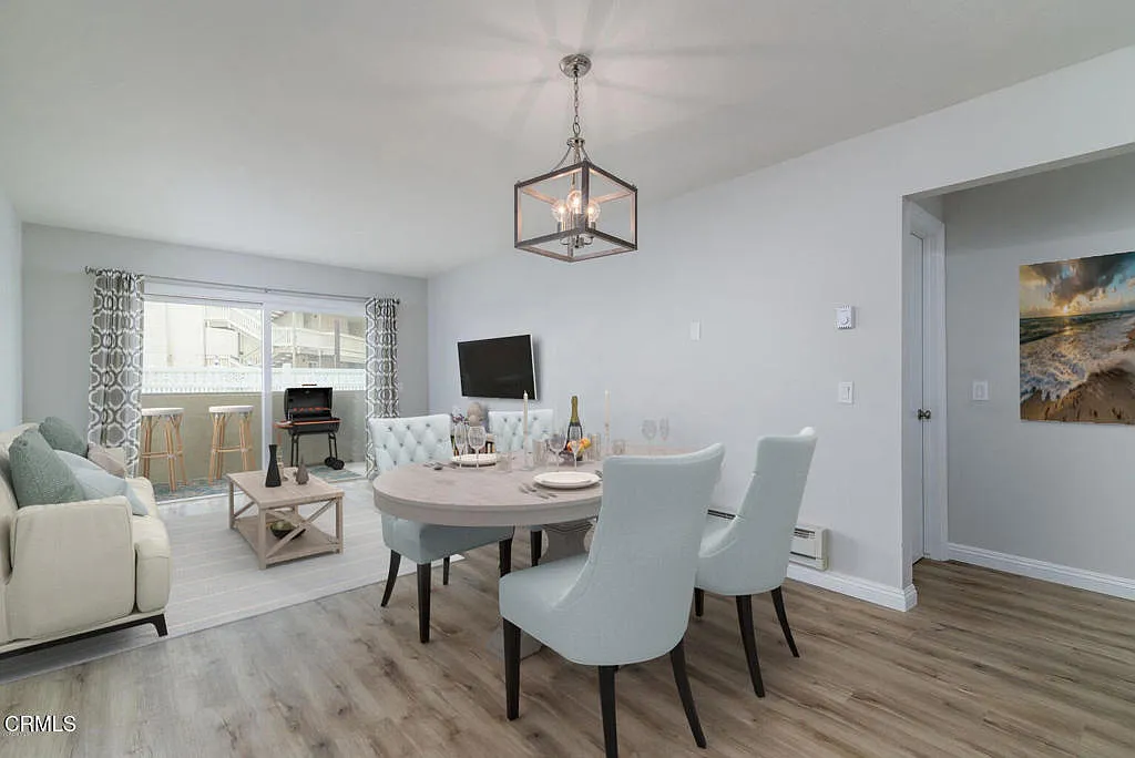 3 bed, 2.0 bath, 968 sqft, $3,250 — Photo 3