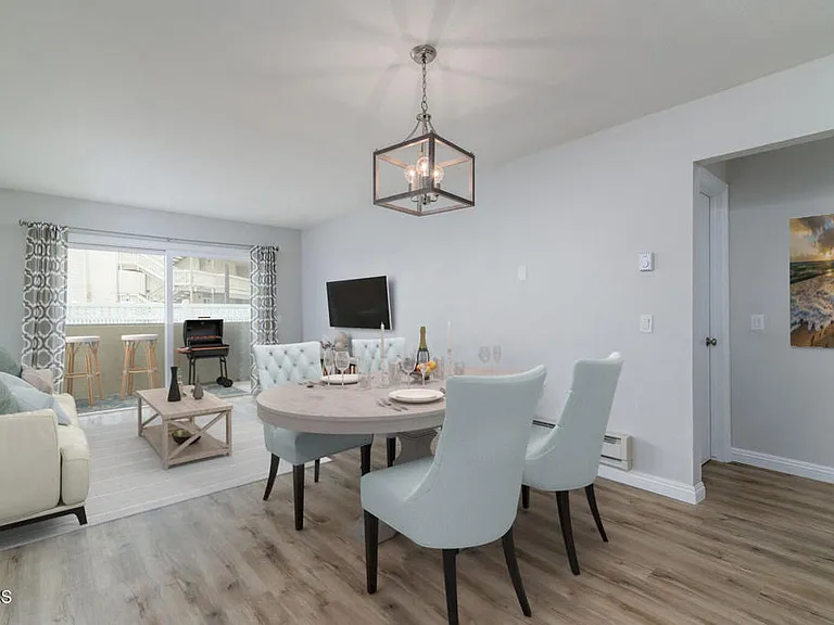 257 E Surfside Dr — Photo 3
