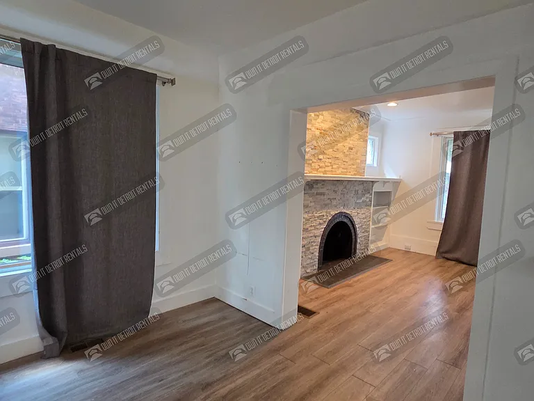 7455 Churchill St — Photo 11