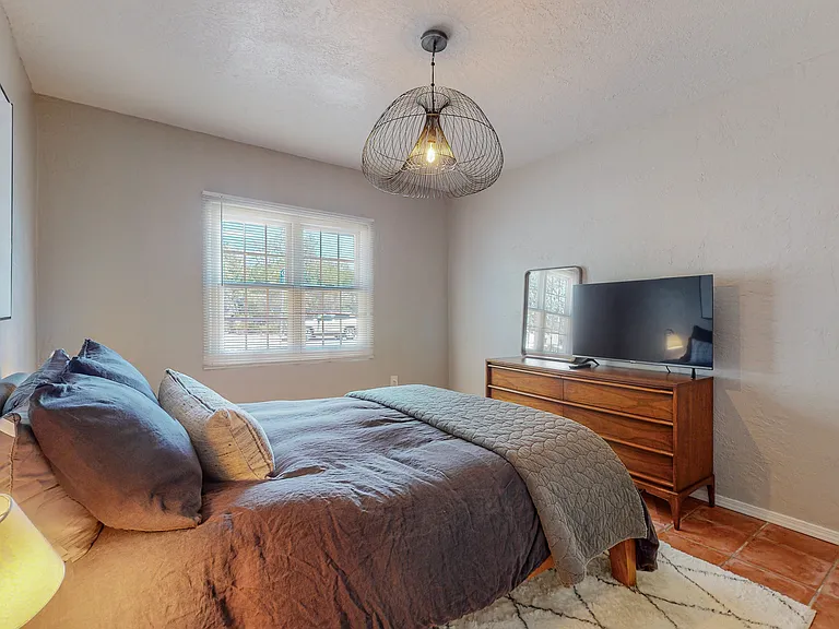837 Adams St NE — Photo 37