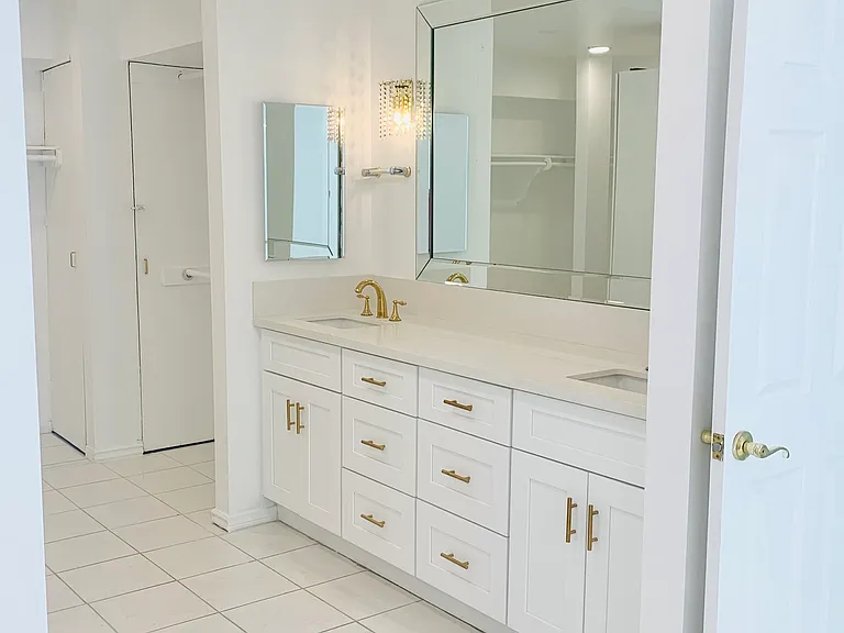 5301 Balboa Blvd #F7 — Photo 19
