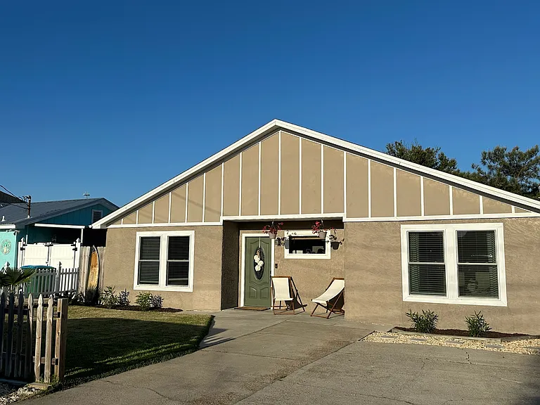 157 Oleander Cir — Photo 4