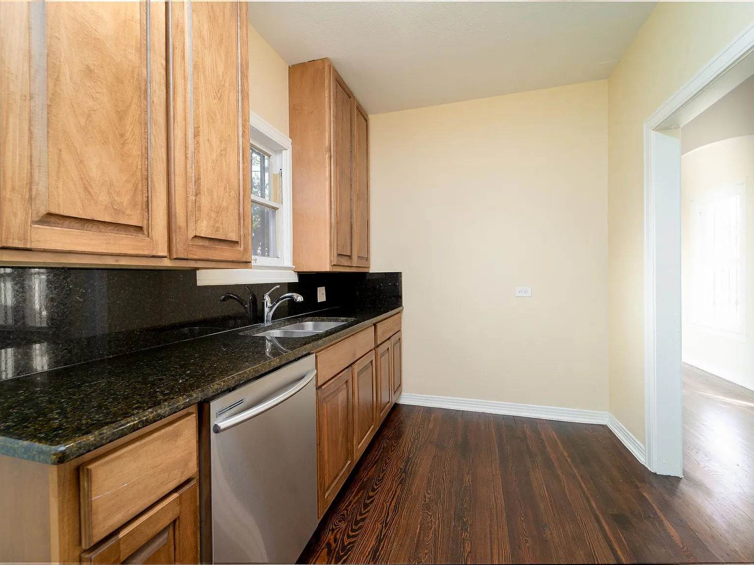 1 bed, 700 sqft, $995 — Photo 4