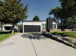 27044 W Sunset Ave, Antioch, IL 60002