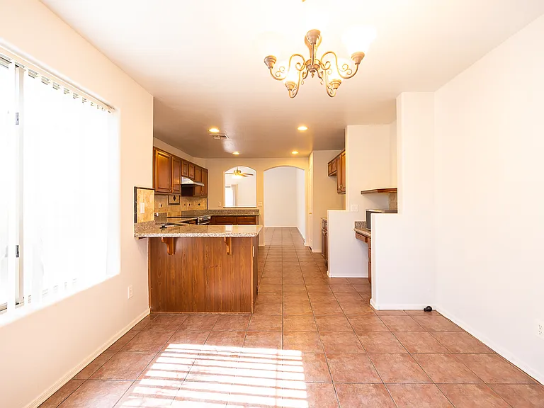 9233 W Mackenzie Dr — Photo 6