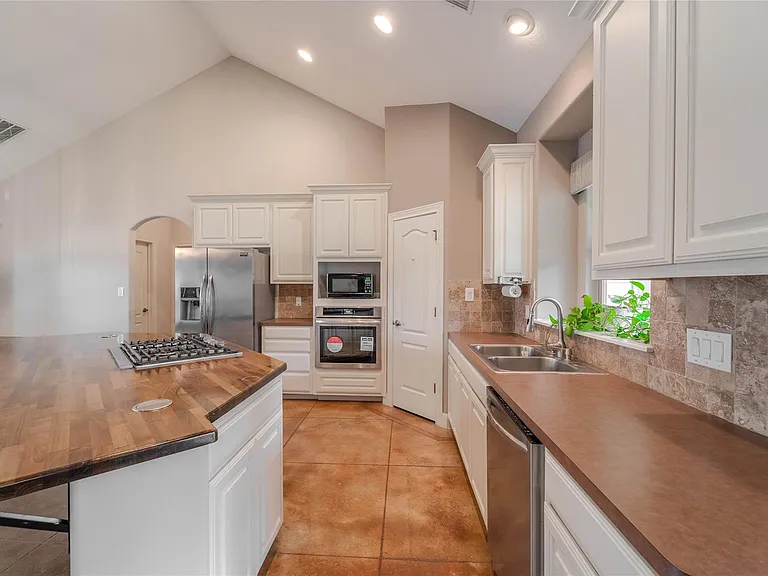 19013 Venture Dr — Photo 7
