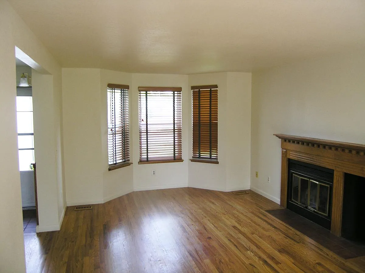 Building Photo - 556 W Sycamore St