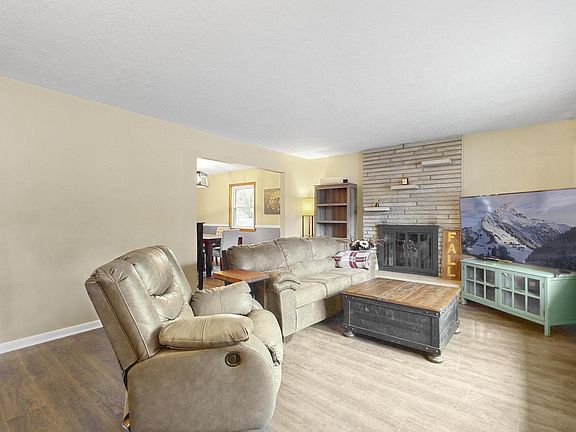 3rd image of 2245 Landan Dr