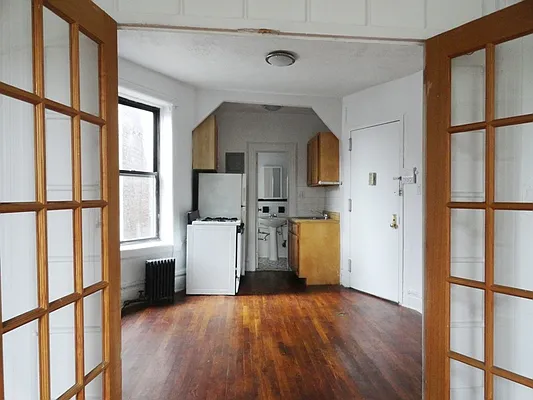 Rented by Perry Associates NYC Inc | media 28