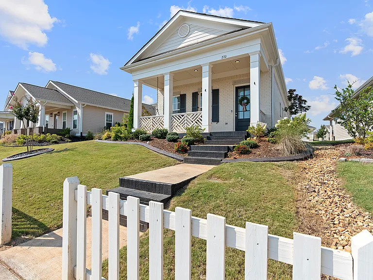 270 Farmhouse Dr — Photo 1