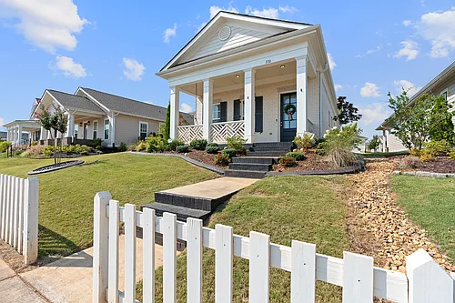 270 Farmhouse Dr Photo 1