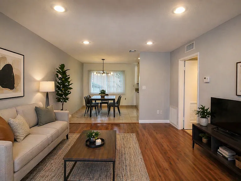 Nordhoff Apartments — Photo 12